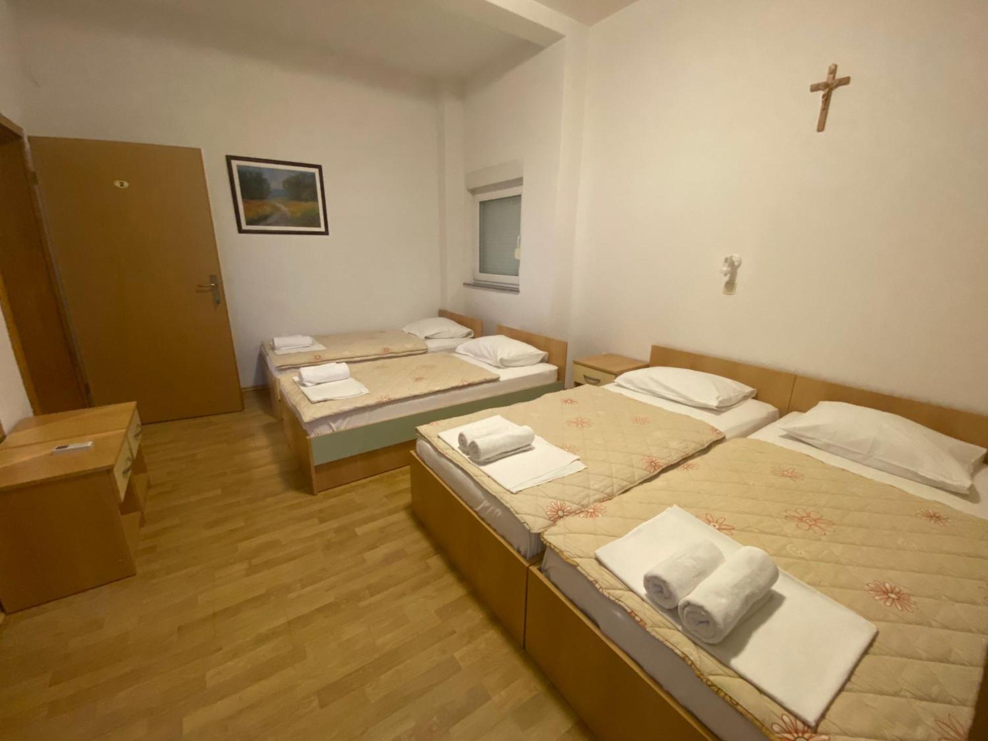 Guest House Regina Mundi Medjugorje Exterior photo
