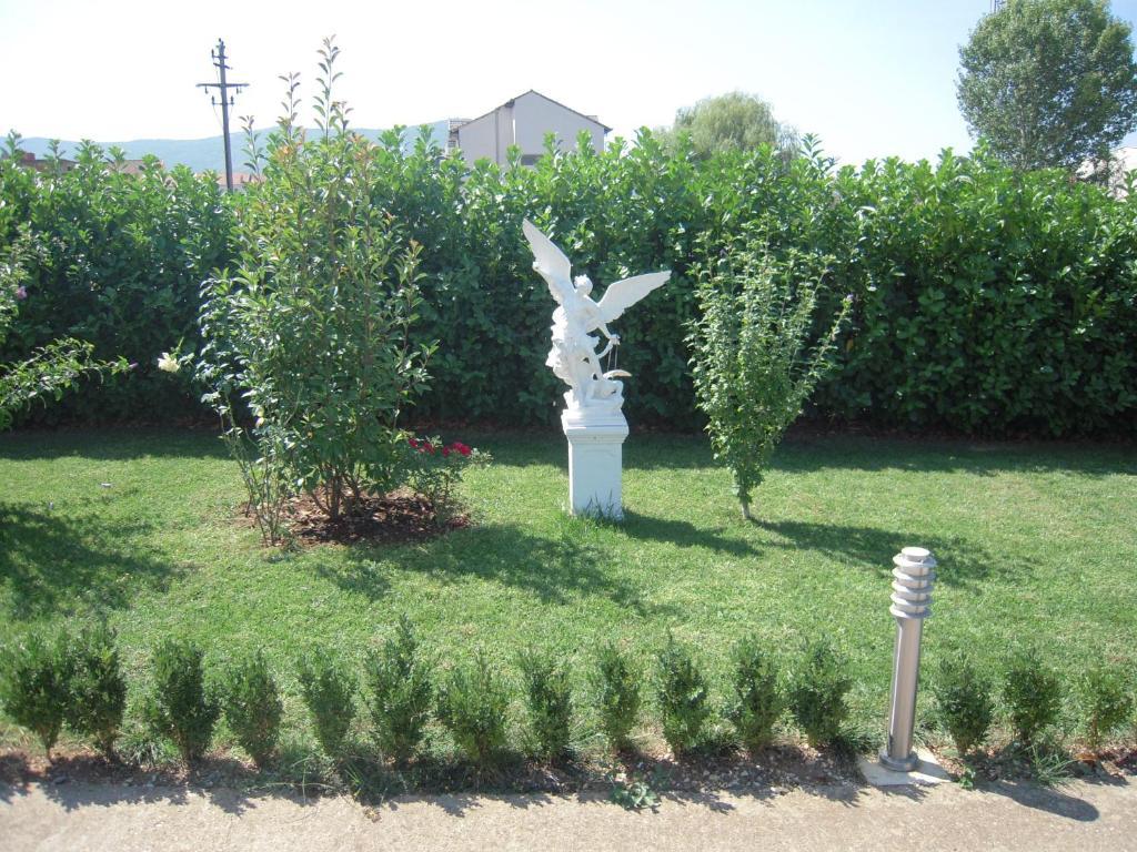 Guest House Regina Mundi Medjugorje Exterior photo