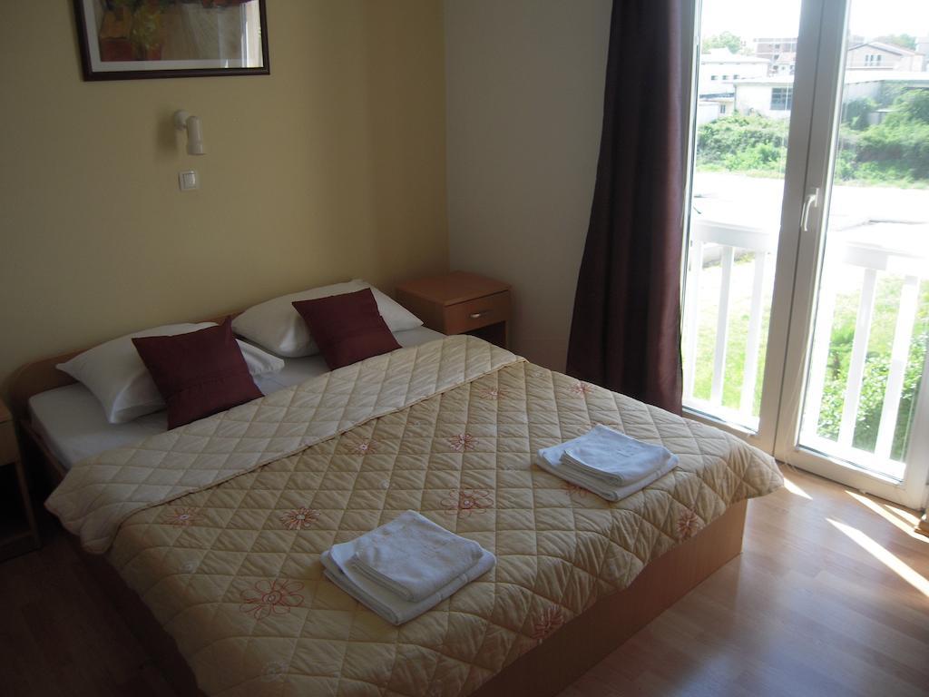 Guest House Regina Mundi Medjugorje Exterior photo