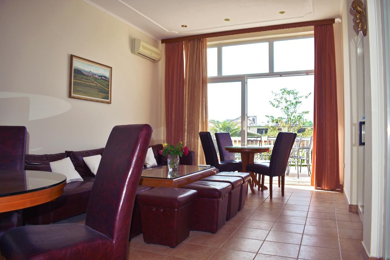 Guest House Regina Mundi Medjugorje Exterior photo