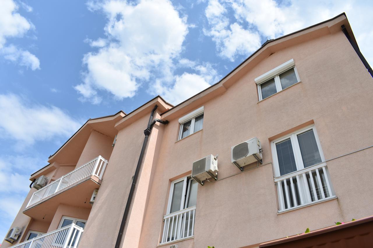 Guest House Regina Mundi Medjugorje Exterior photo