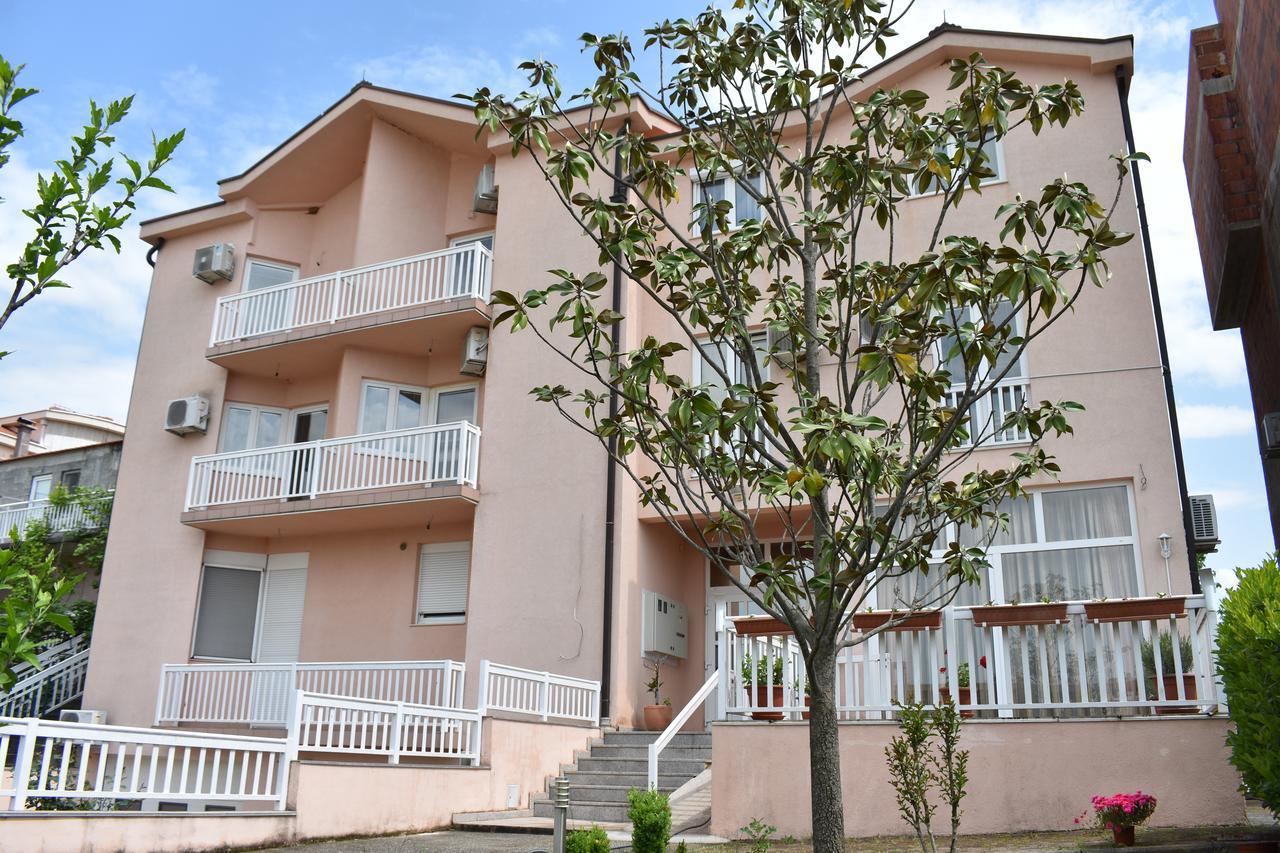 Guest House Regina Mundi Medjugorje Exterior photo
