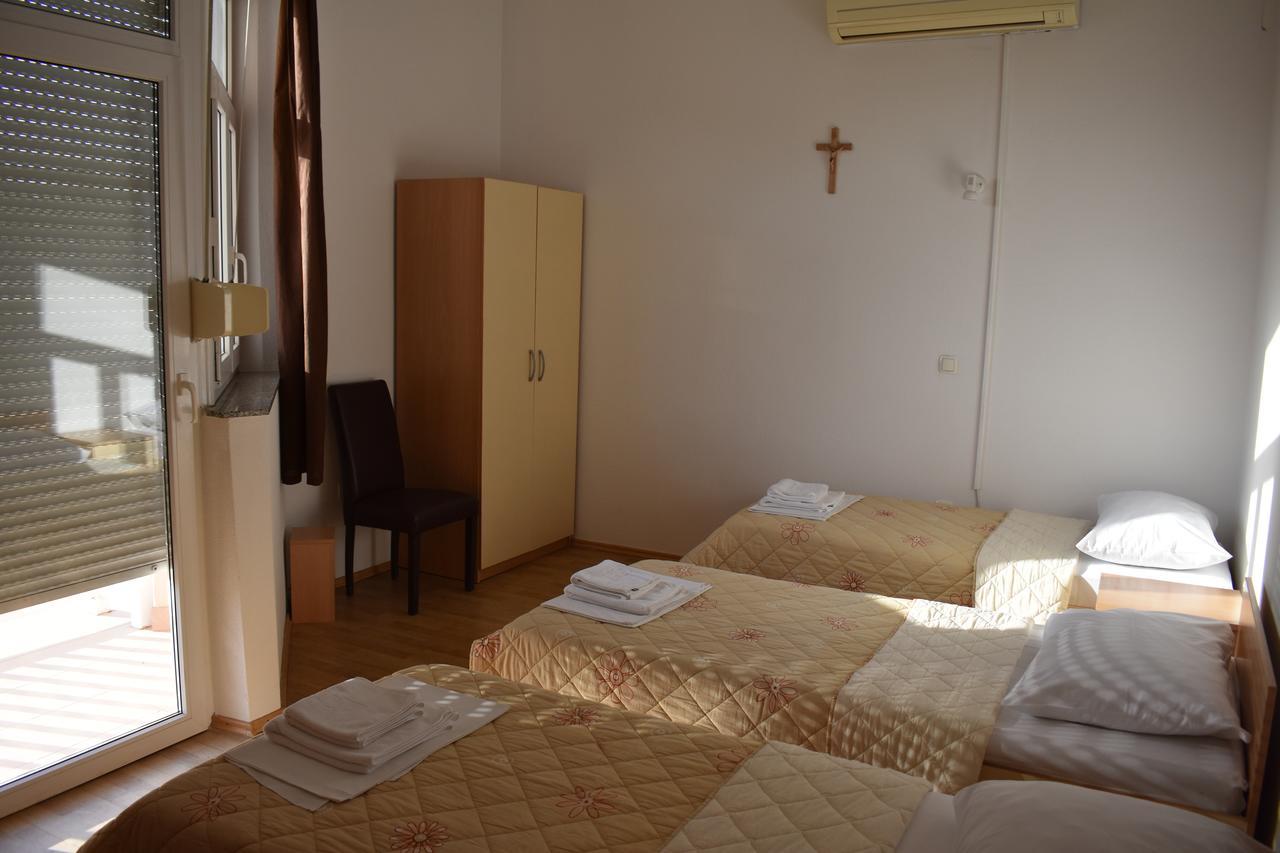 Guest House Regina Mundi Medjugorje Exterior photo