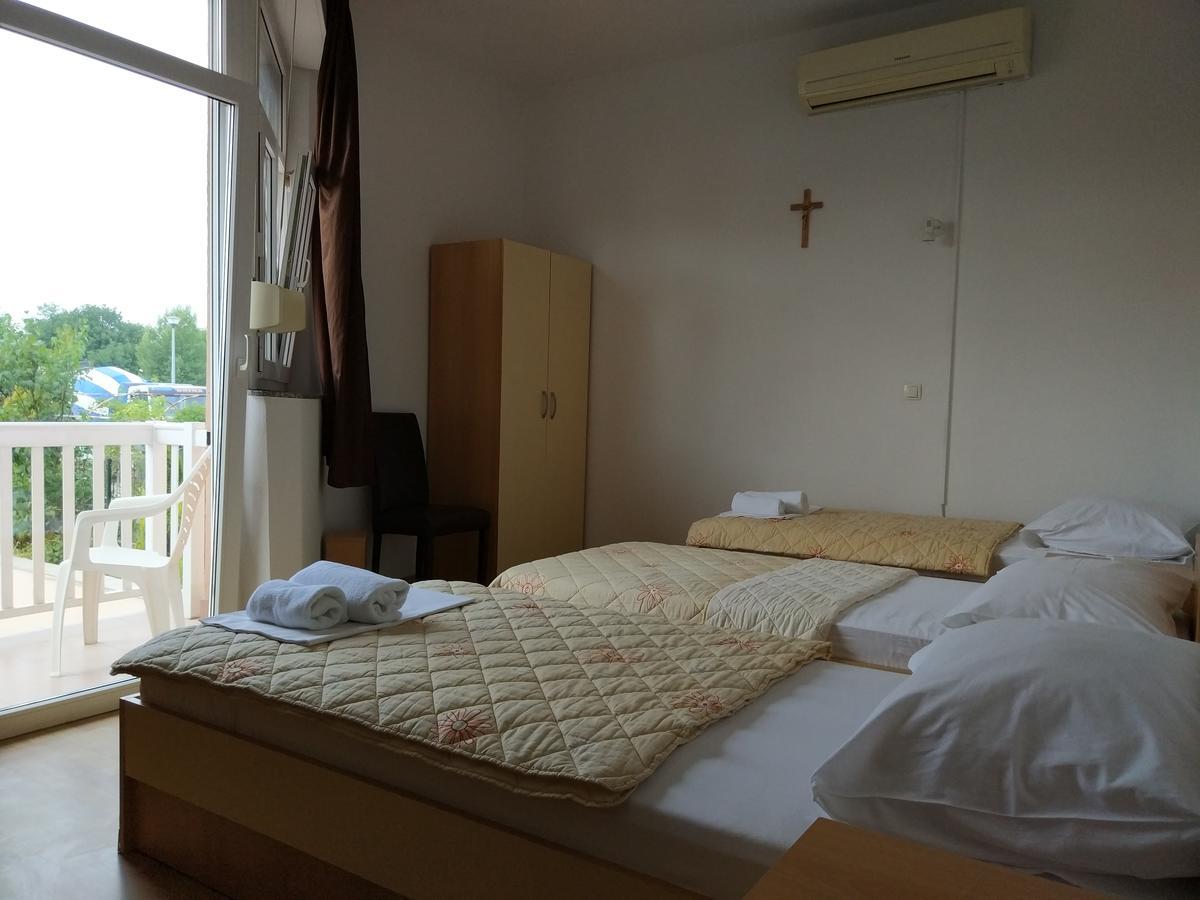 Guest House Regina Mundi Medjugorje Exterior photo