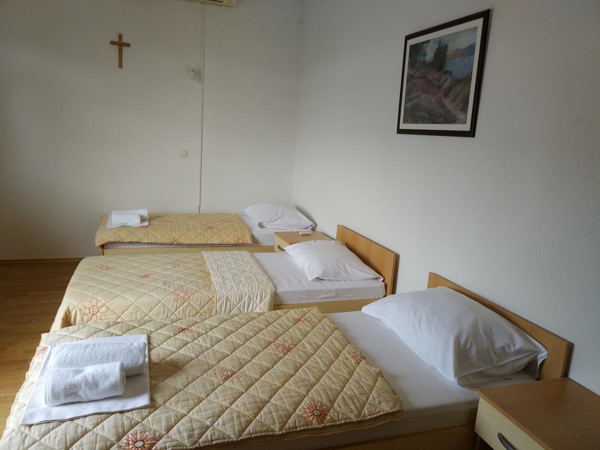 Guest House Regina Mundi Medjugorje Exterior photo
