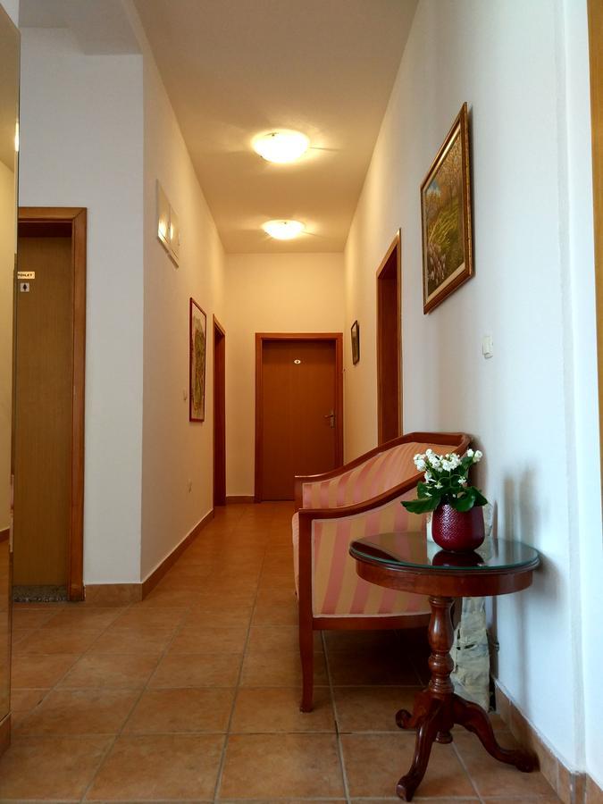 Guest House Regina Mundi Medjugorje Exterior photo